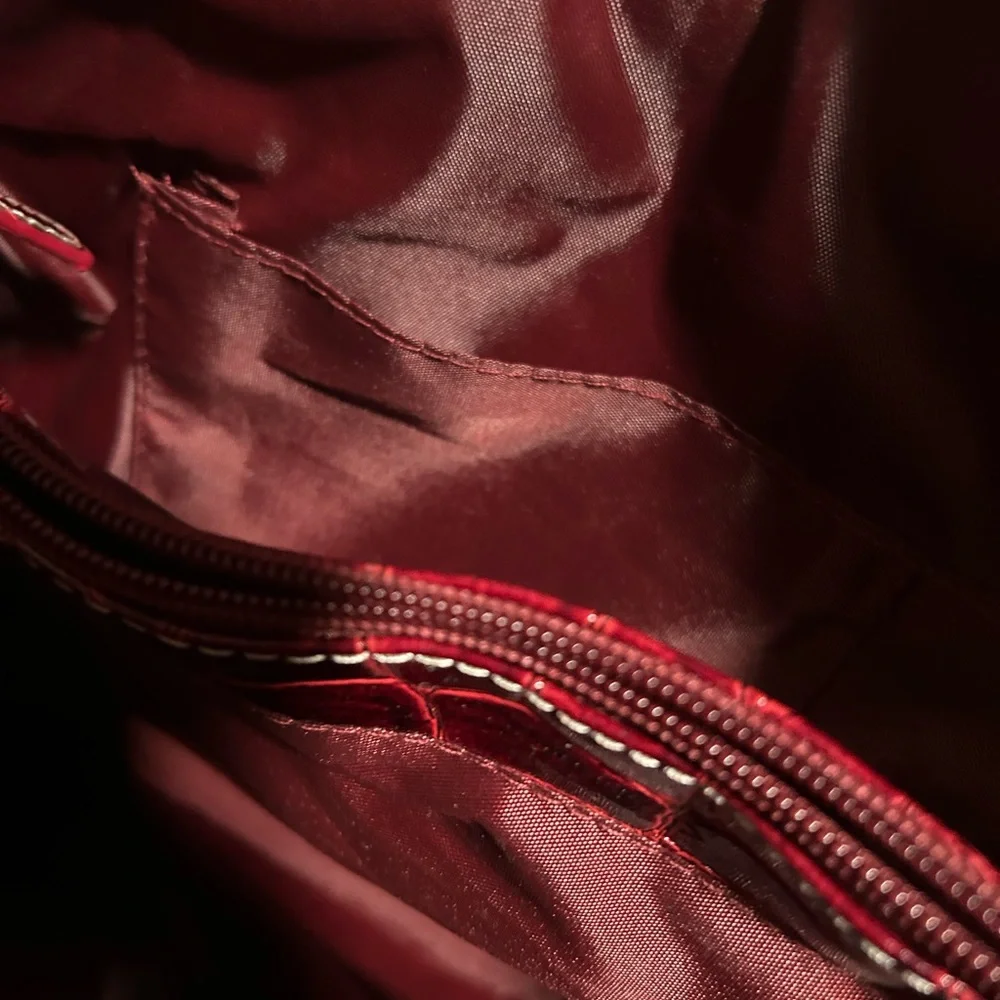 Red purse - Picture 1 of 2